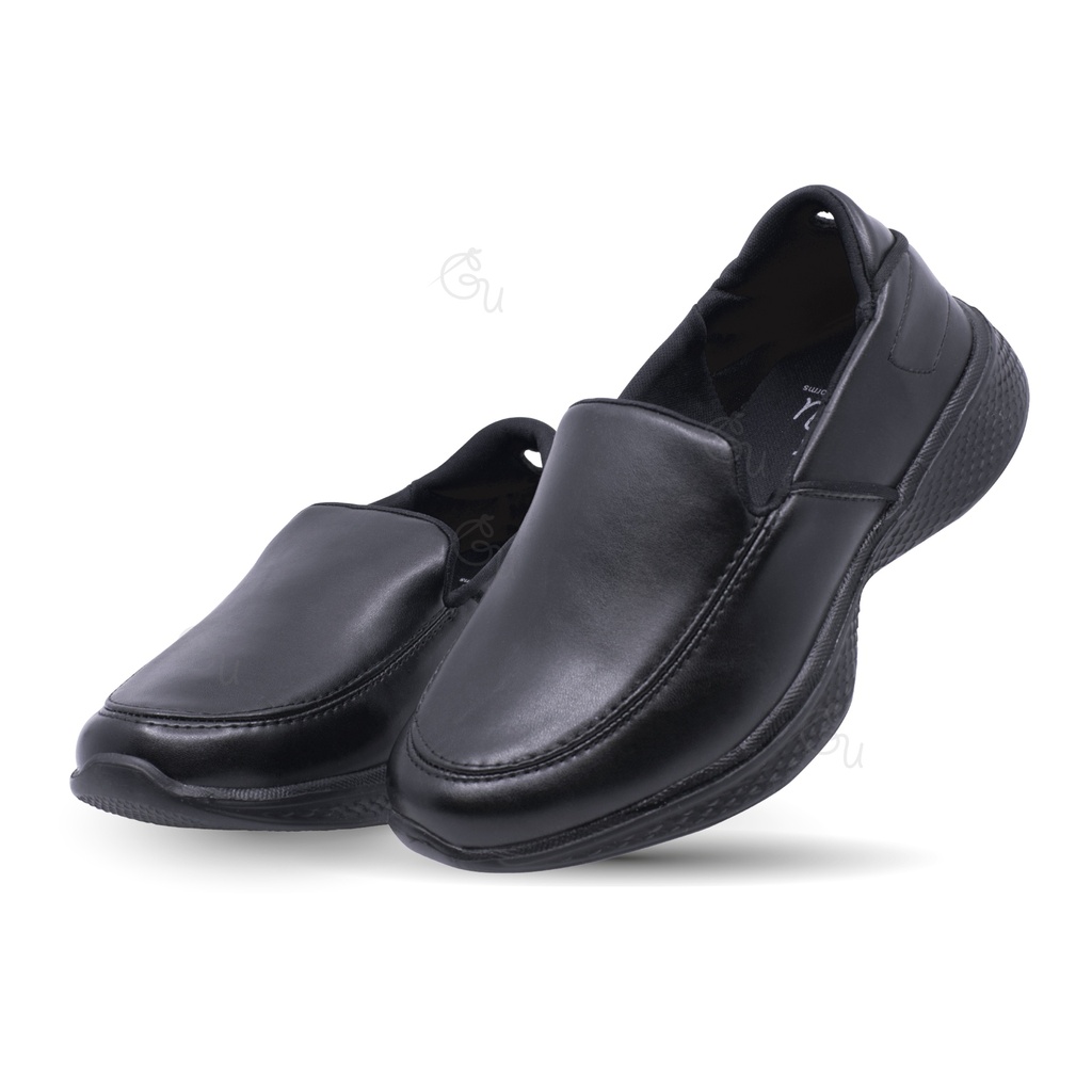 Black Slip On Sports Shoes Leather Finishing